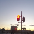 路途上，每個城市中，都有個讓我們停下衝動腳步的紅燈
有它的陪伴，路途上有了制約，更加安心
