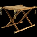 Daensen是德國地名, 出土此folding chair, 此圖為重造. 馬扎(交杌)現存最古老的馬扎叫Daensen folding chair,是Nordic bronze age (c. 1700–500 BC) 用具

