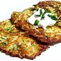 猶太人愛吃馬鈴薯煎餅, 加蔥, Classic Latkes  latke=Jewish hash brown  酸奶油是vegan sour cream  vegan=嚴格全素,無動物脂肪與蛋白質