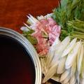 日本最尋常的家常豬肉火鍋, 就蔥白+水菜+豬肉, 湯頭用鰹魚和昆布做成