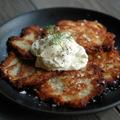 Jewish latkes  latke=Jewish hash brown 酸奶油是vegan sour cream  vegan=嚴格全素,無動物脂肪與蛋白質