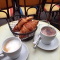 法國的可頌麵包與咖啡
