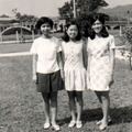 大三時，呂、我、鍾在政大文學院教室前  道南橋在照片右方