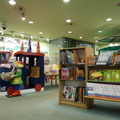 德國書店的童書區弄得跟圖書館一樣