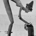 Chica Desnuda en la Playa by Stephanie Chefas