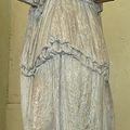 梵蒂岡博物館藏黑卡蒂雕像。典型的表現出了黑卡蒂為三相女神所應有的特徵。