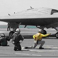 這是X-47B無人隱形戰機在航母起飛瞬間的記錄照片。

我拿來試貼und的網頁，英文原文資料很長，照片也有好幾張，大家看一看就算了，我也沒有空搞美化網貼之事。