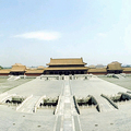 舊稱紫禁城的北京故宮,是中國明清24個皇帝的皇宮, 也是明成祖朱棣建築600年以來保留最完整的古代宮殿大建築群.