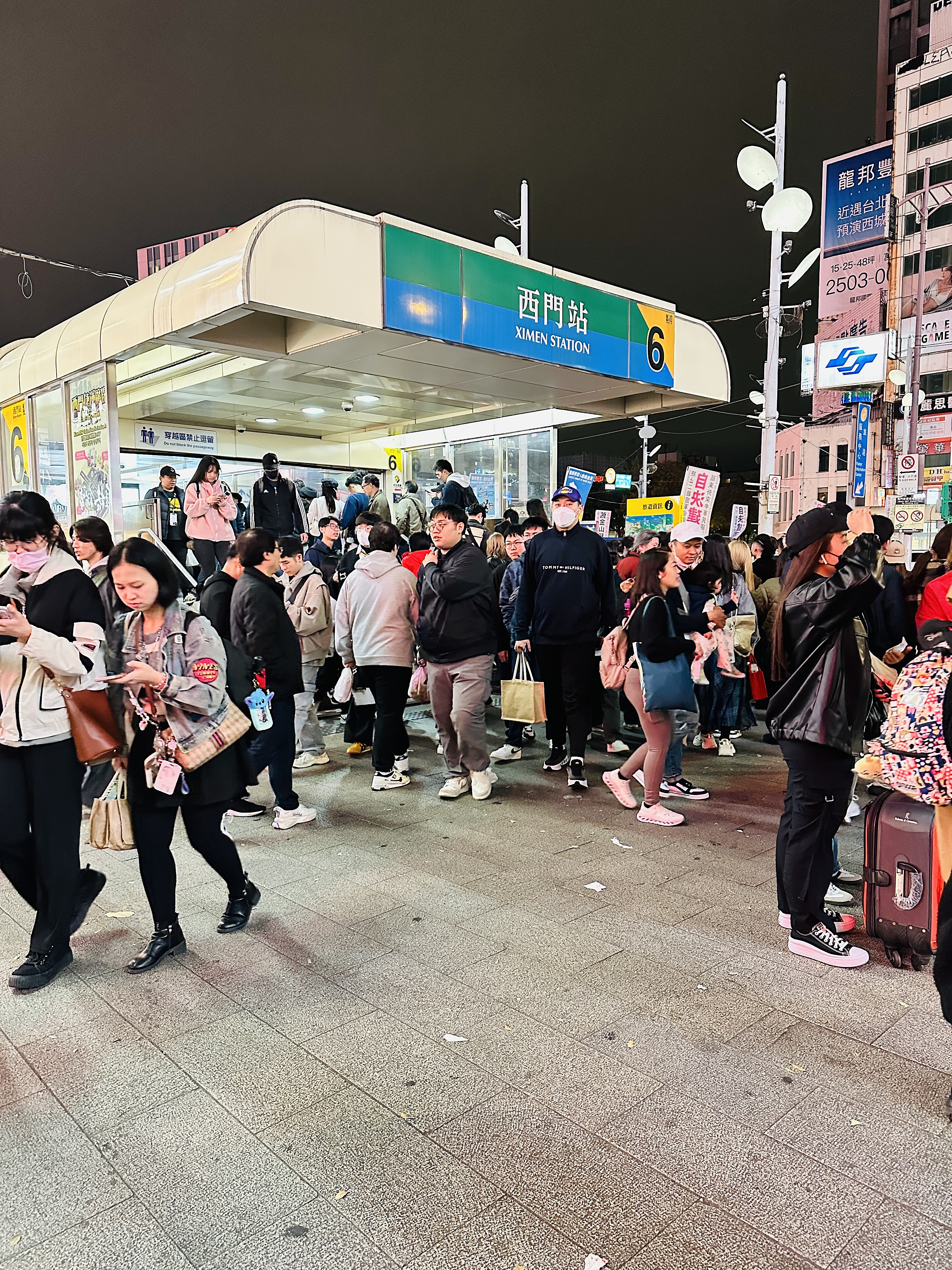 【狂一鍋酸菜魚 台北西門店】爆紅的『年輕時尚酸菜魚』，品狂一