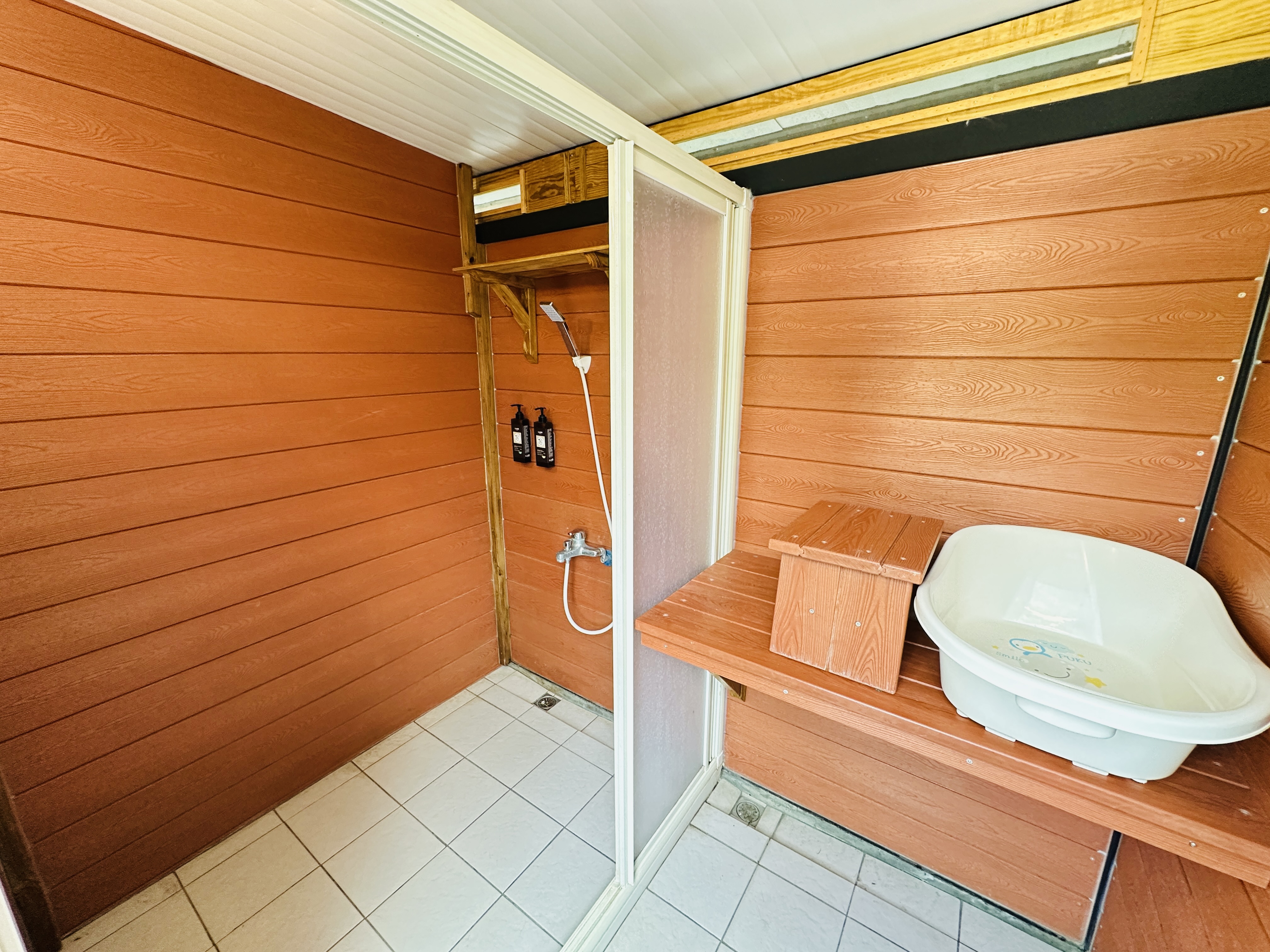 【哈比雪兒露營區】彰化懶人露營｜一泊三食免裝備，親子帳棚住宿