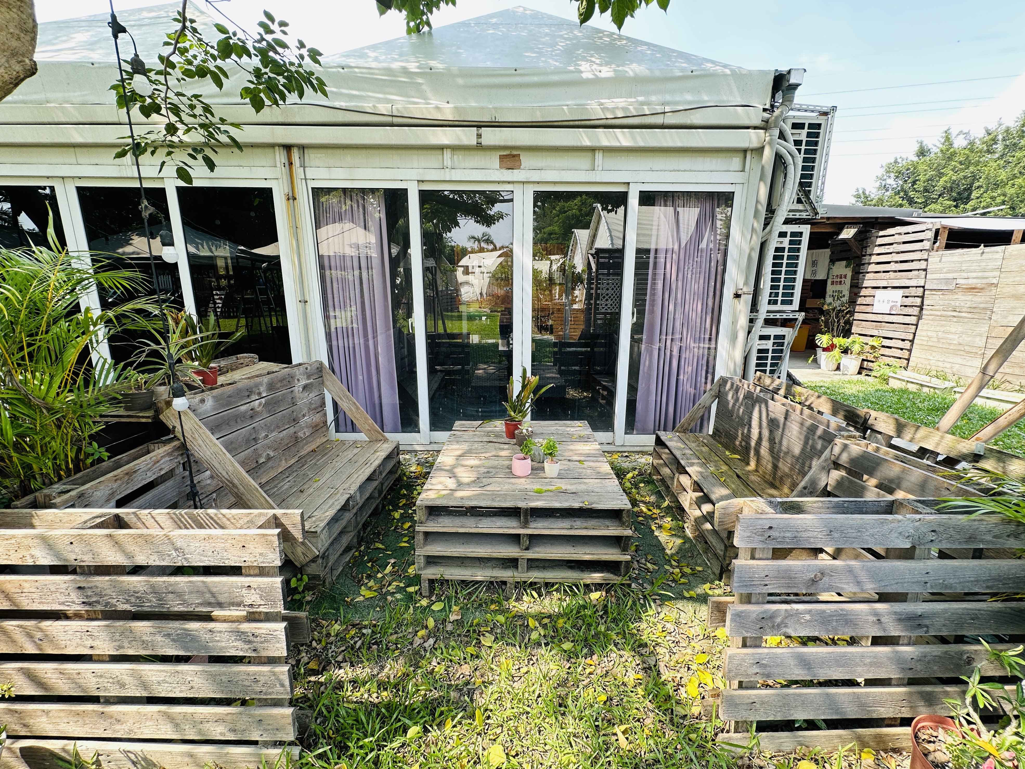 【哈比雪兒露營區】彰化懶人露營｜一泊三食免裝備，親子帳棚住宿