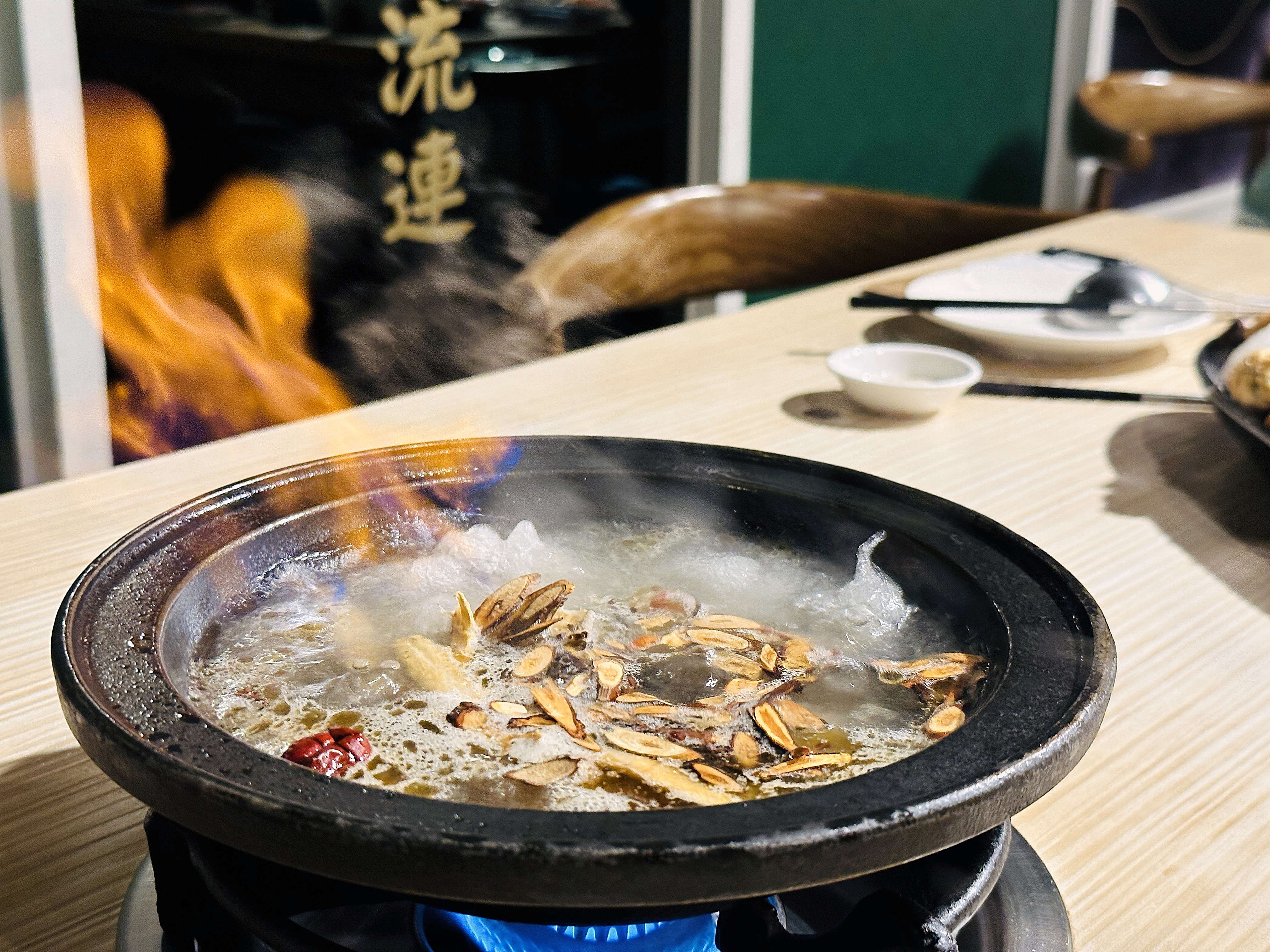 【狂一鍋 北大學成店】外國人來台必吃的台式火鍋，台味十足桌邊