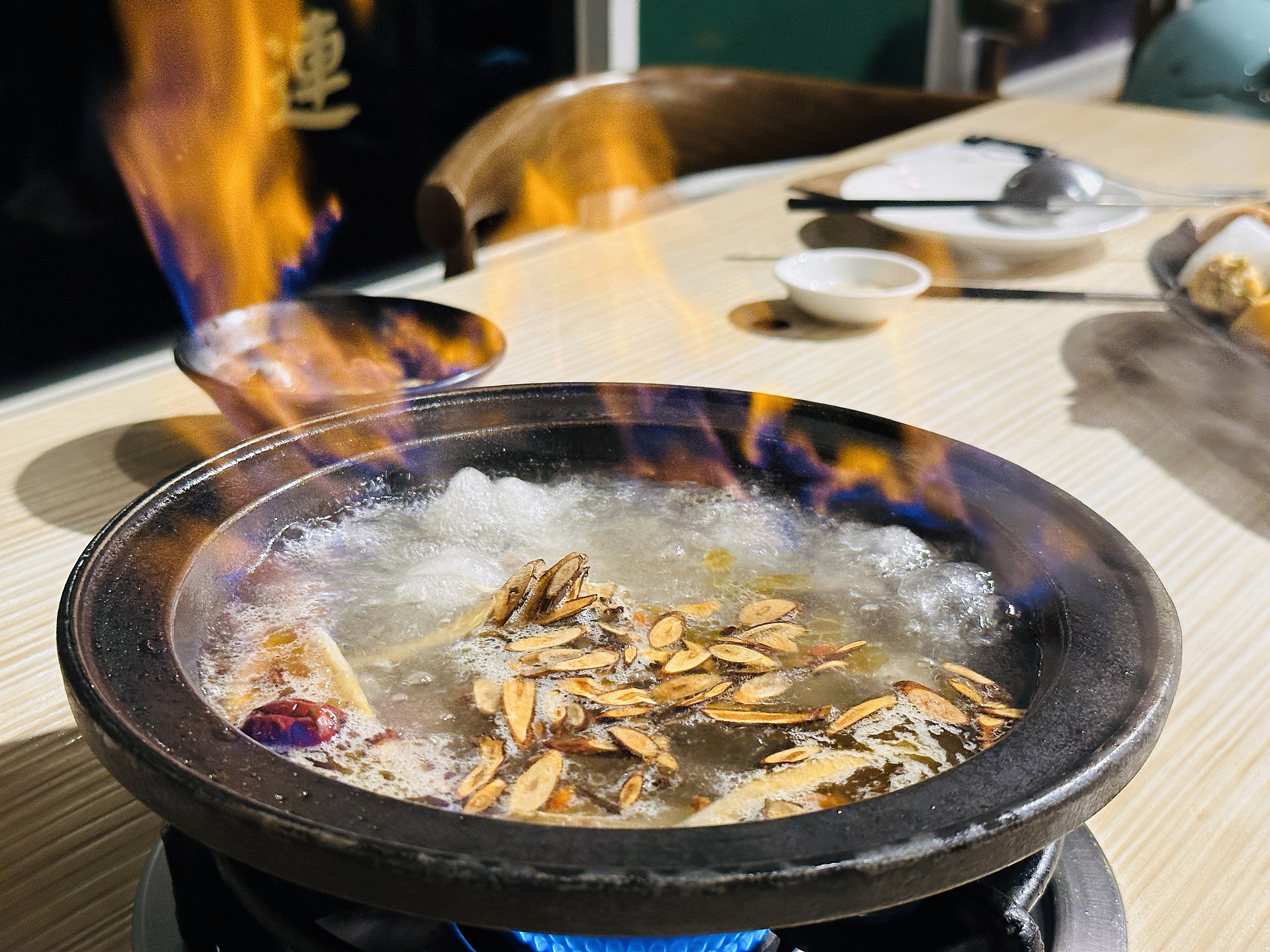 【狂一鍋 北大學成店】外國人來台必吃的台式火鍋，台味十足桌邊