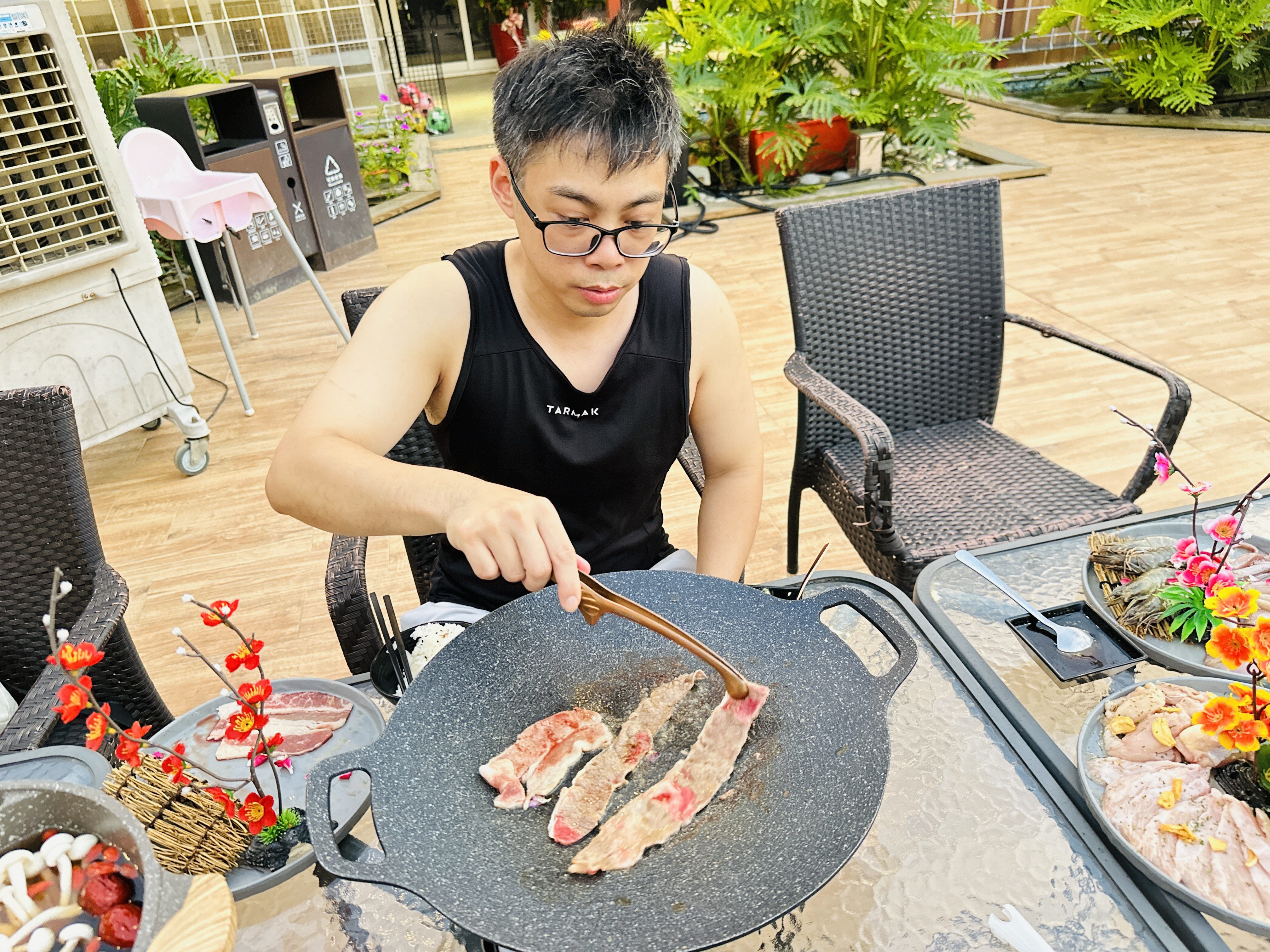 【哈比雪兒露營區】彰化懶人露營｜一泊三食免裝備，親子帳棚住宿