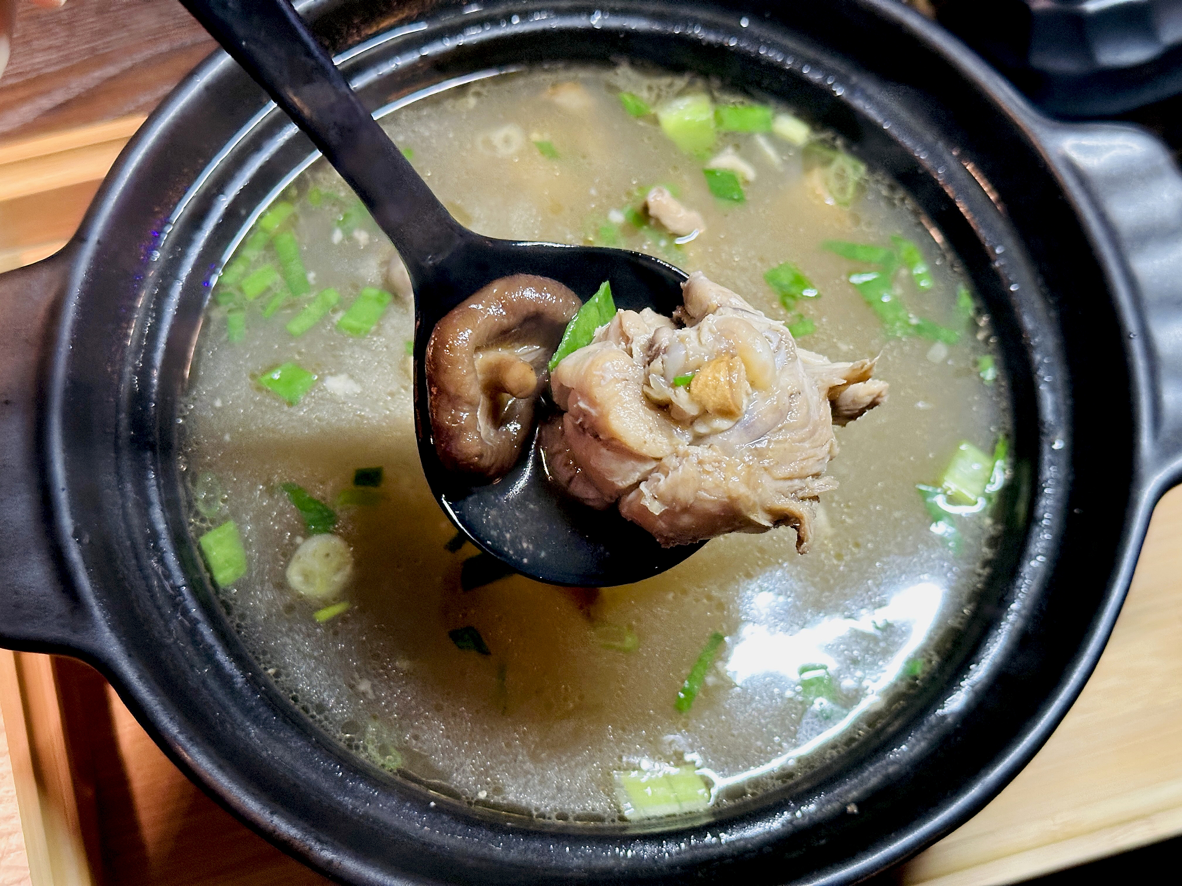 【不醒人室 × SLAP!】桃園中壢餐酒館推薦｜咀嚼系調酒＋KTV台菜料理，不會喝酒的人也能享受的夜晚選擇