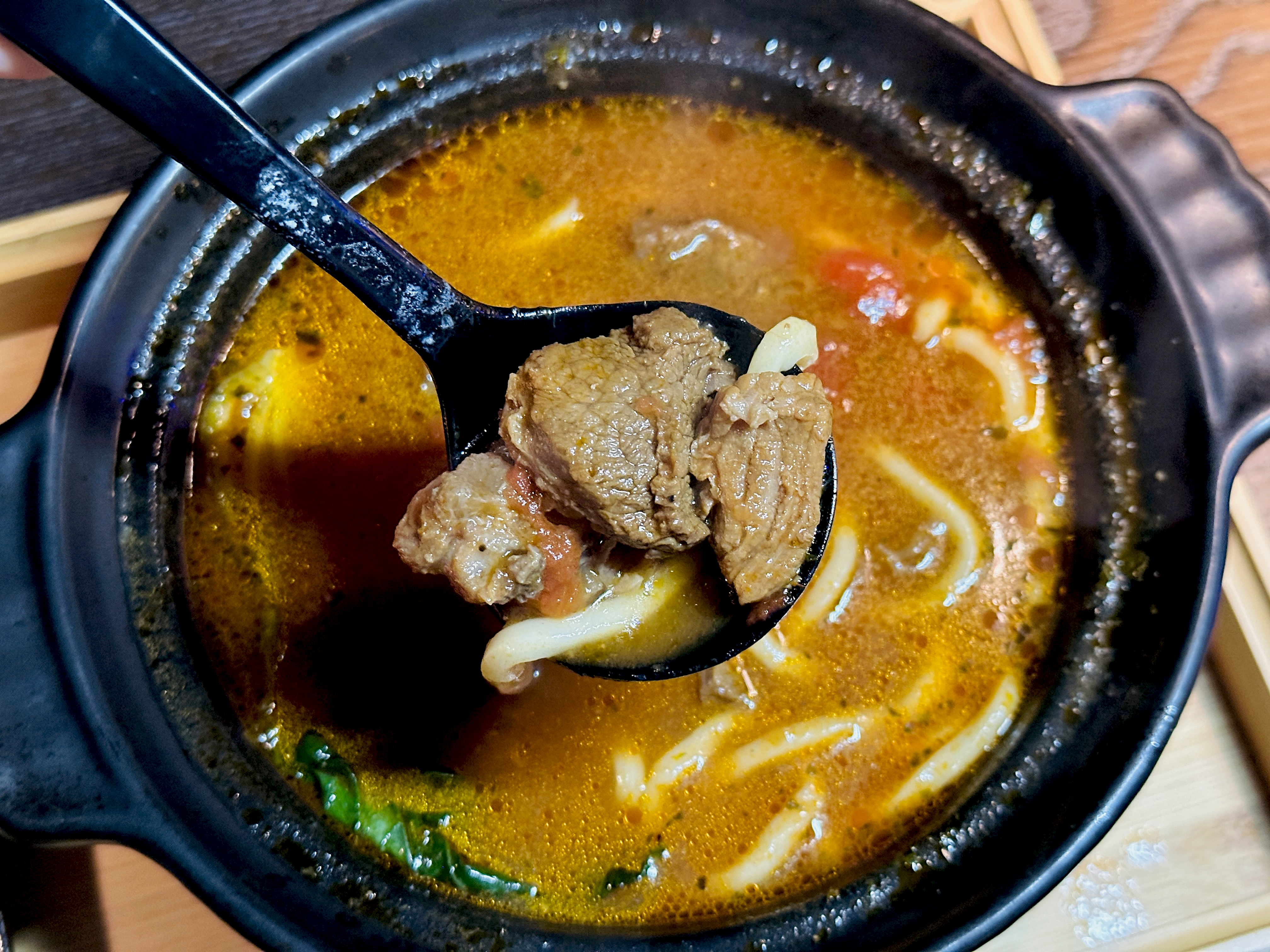 【不醒人室 × SLAP!】桃園中壢餐酒館推薦｜咀嚼系調酒＋KTV台菜料理，不會喝酒的人也能享受的夜晚選擇