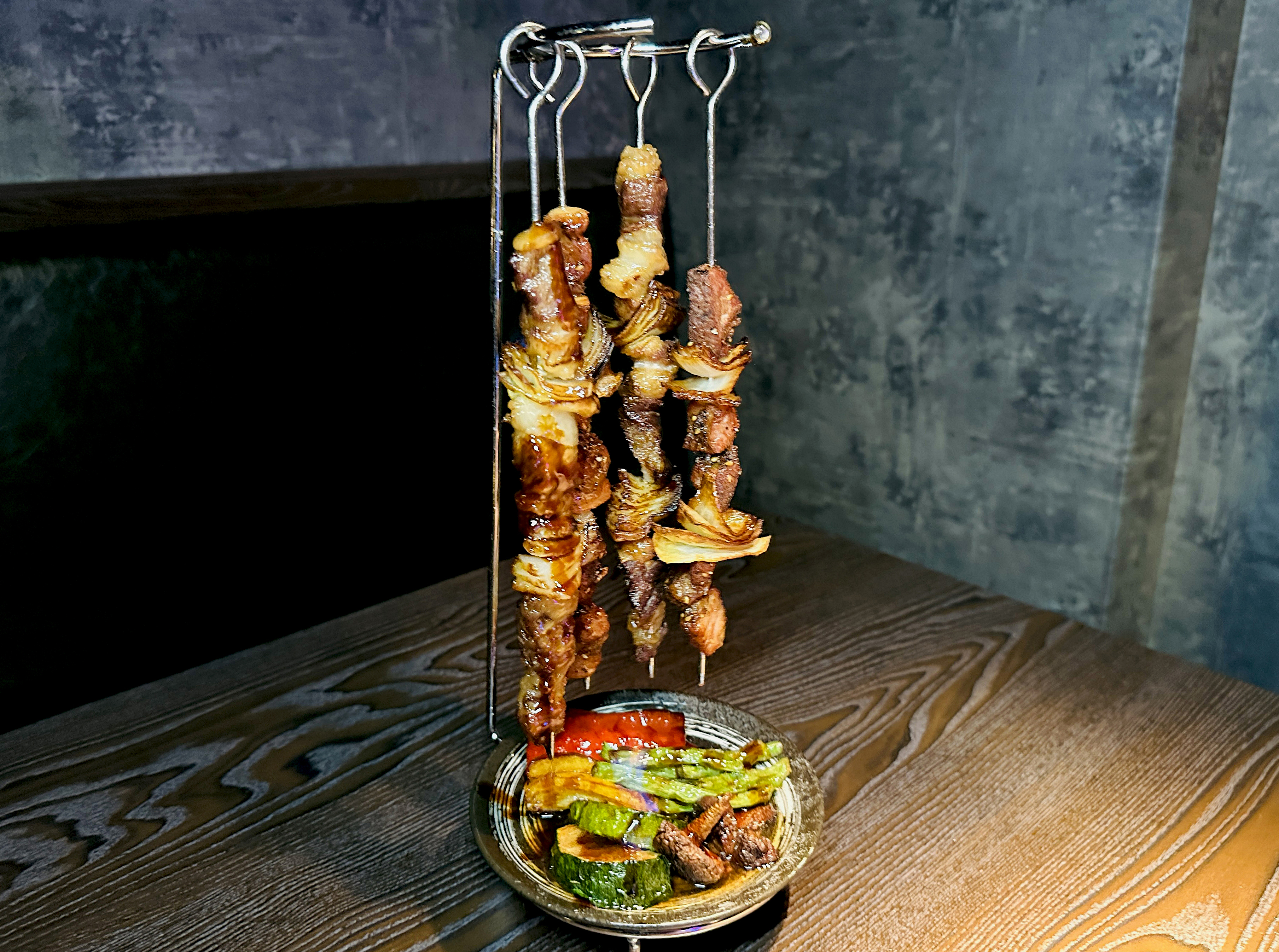 【不醒人室 × SLAP!】桃園中壢餐酒館推薦｜咀嚼系調酒＋KTV台菜料理，不會喝酒的人也能享受的夜晚選擇