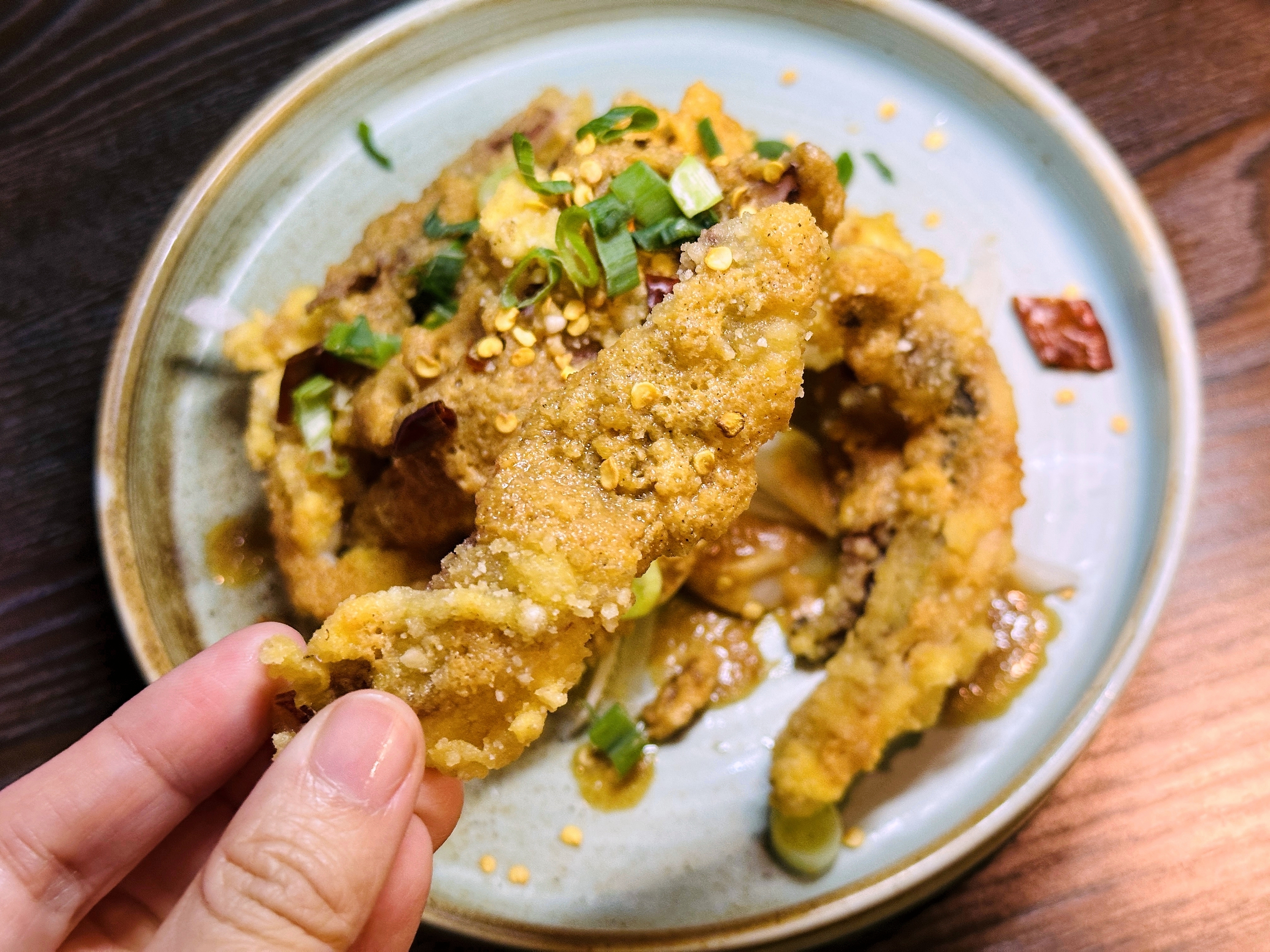 【不醒人室 × SLAP!】桃園中壢餐酒館推薦｜咀嚼系調酒＋KTV台菜料理，不會喝酒的人也能享受的夜晚選擇