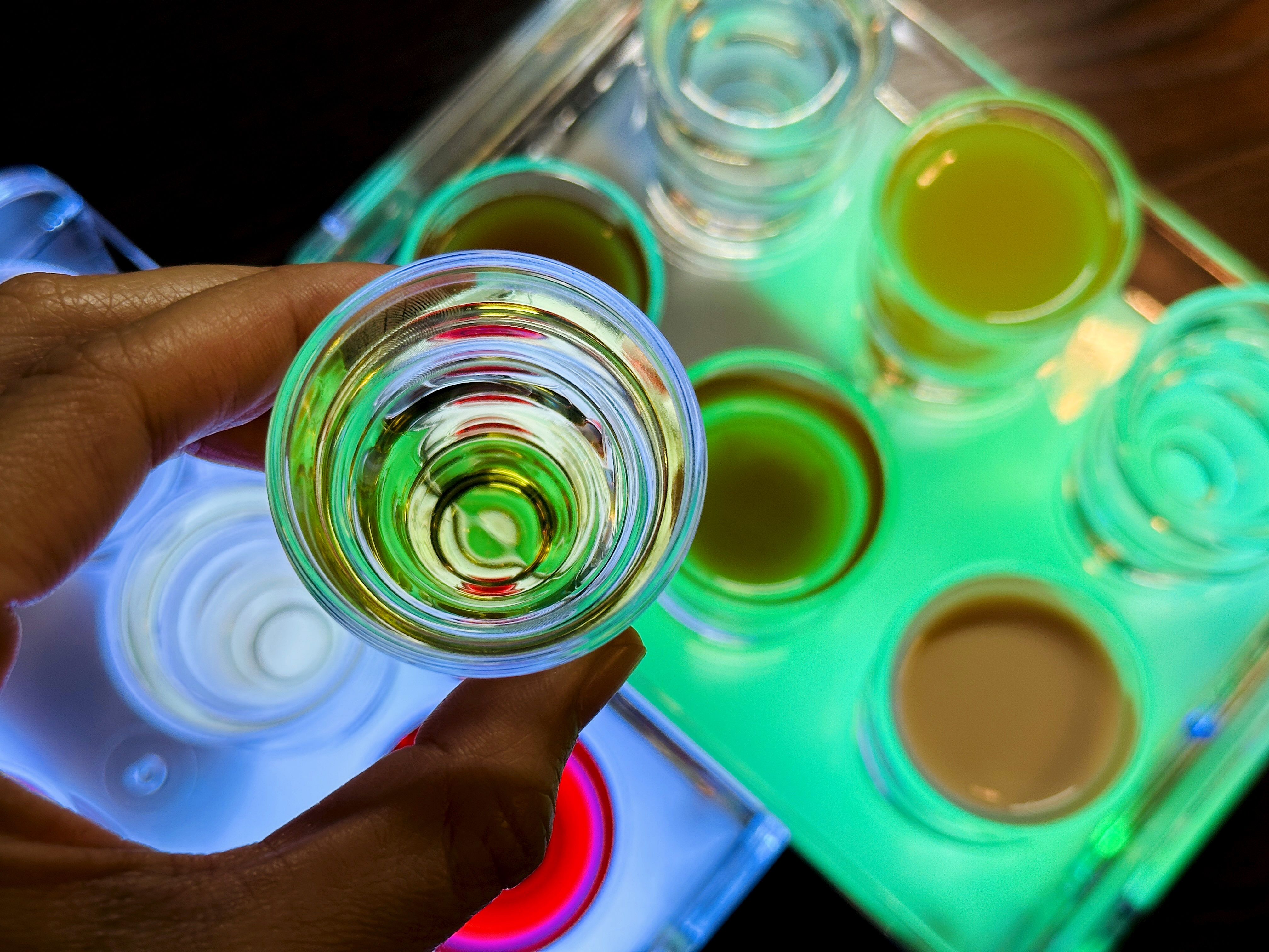 【不醒人室 × SLAP!】桃園中壢餐酒館推薦｜咀嚼系調酒＋KTV台菜料理，不會喝酒的人也能享受的夜晚選擇