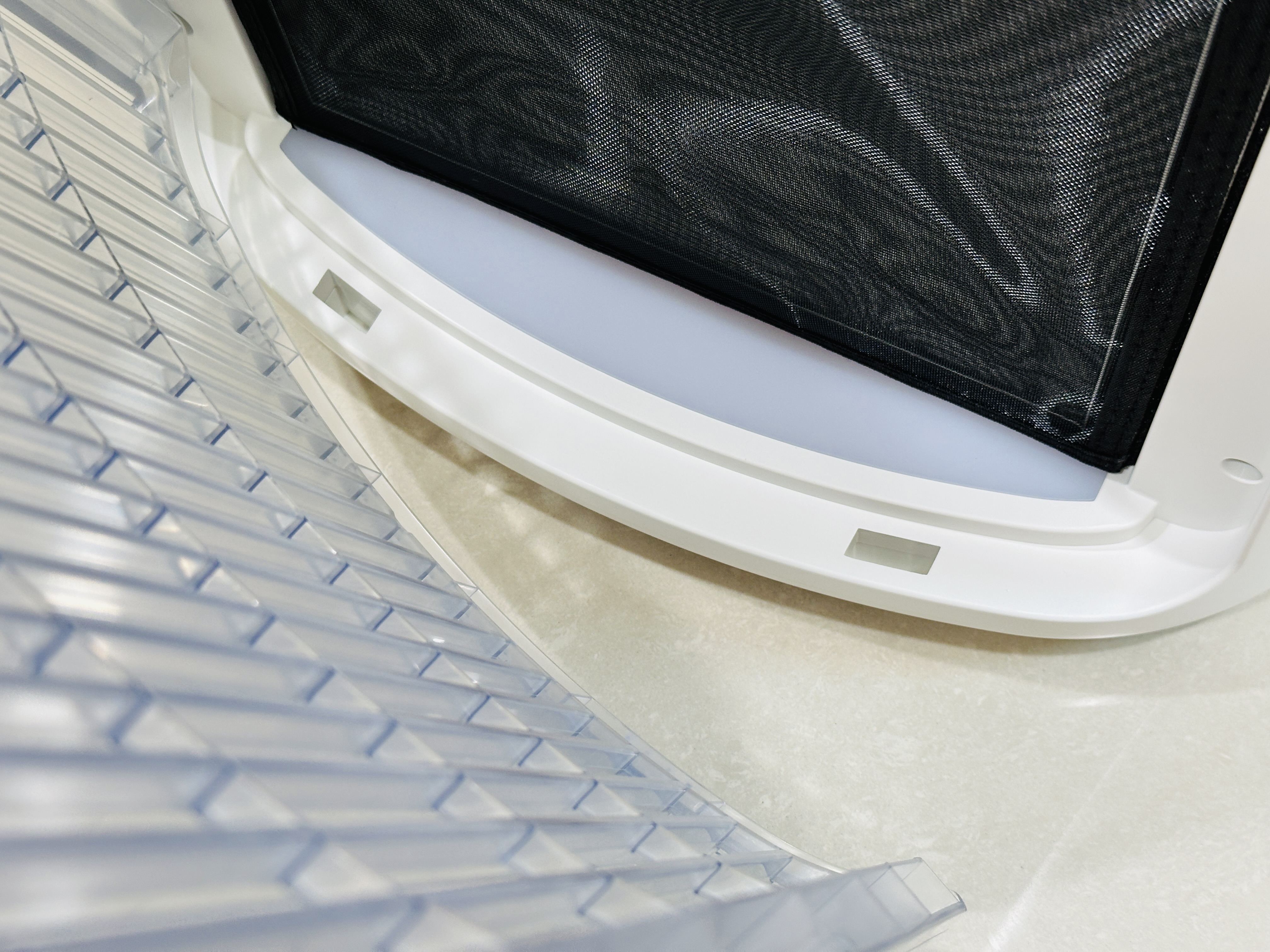 SoleusAir 吸毛大師宅配開箱｜長毛臘腸家必備的毛髮救