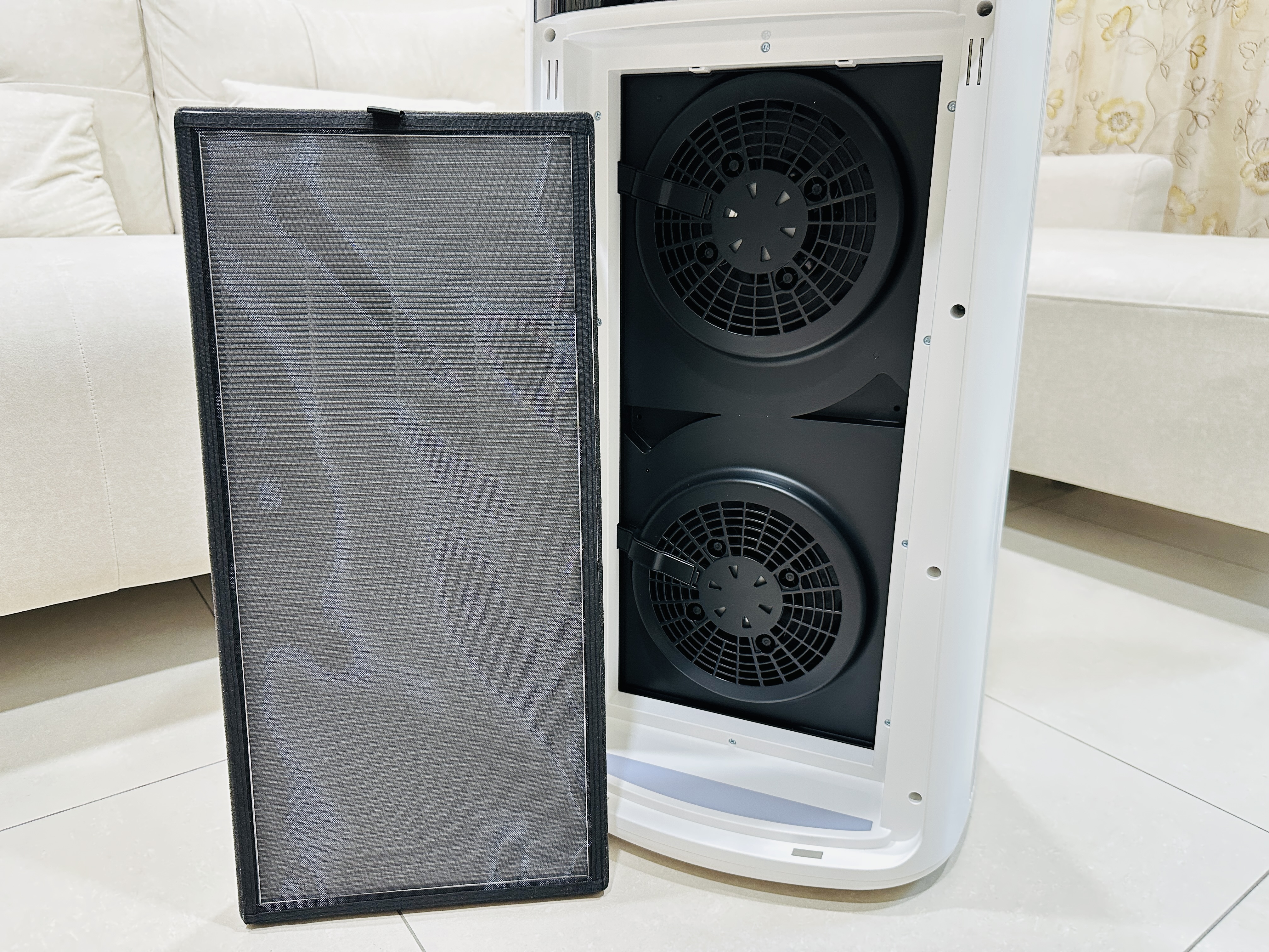 SoleusAir 吸毛大師宅配開箱｜長毛臘腸家必備的毛髮救