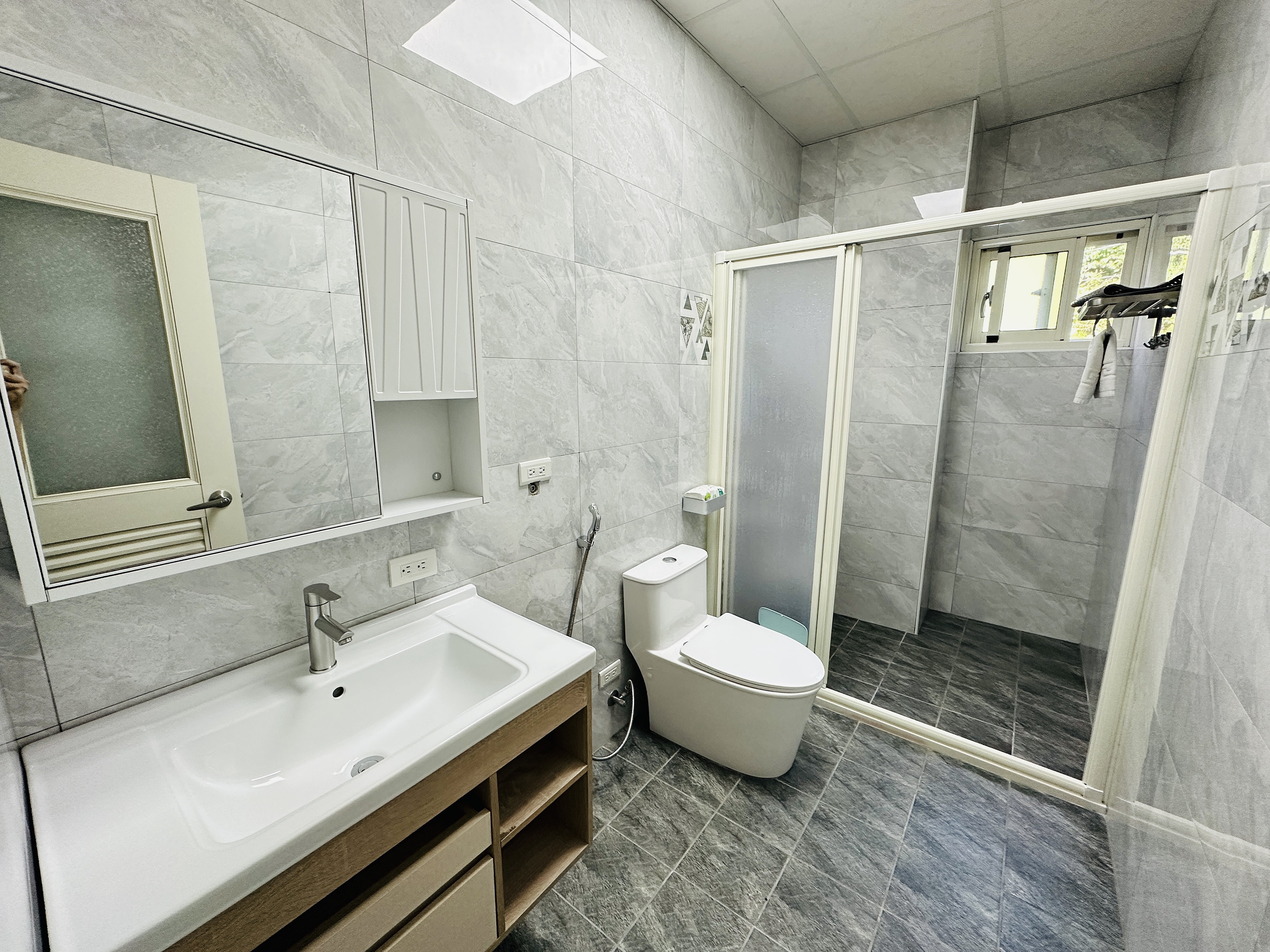 【徐徐民宿】嘉義竹崎20人包棟推薦｜電梯、KTV、烤肉區與玩