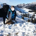瑞士的朋友和黑色大型雪納瑞犬-冬天-0６