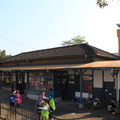 原竹田車站, 建於1939年,木造站房屋頂屬「四注造」, 即屋頂四面皆成斜脊, 形成四面均可落水的屋頂型式