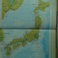 翻拍自1997年 Barnes & Noble Books 出版 Webster's concise World Altas.
此時英美等國對於日本領土的認知限於日本四島.