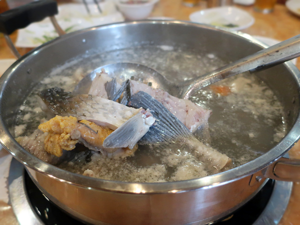 清水鍋煮鯽魚