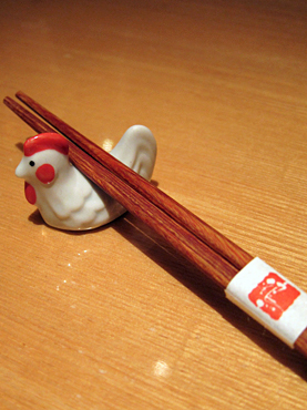 架筷子的雞挺可愛