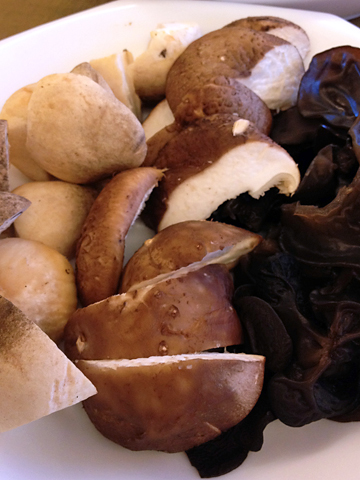 草菇、鮮冬菇、黑木耳