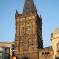 火藥塔(Prasna Brana)建於1475年，是布拉格舊城門之一