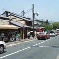 京都嵐山的街道商店林立