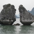 這是最具代表性的鬥雞島(Hon Ga Choi)，於2000年被選為越南旅遊業的標誌。
