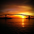 彩虹橋下的夕陽