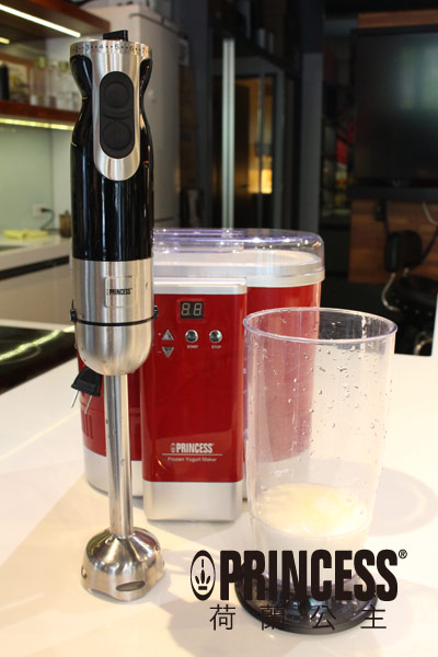 自製冰淇淋總是少不了攪拌棒