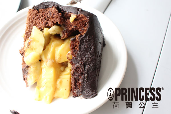 布丁就這樣滑了出來... 布丁就這樣滑了出來...