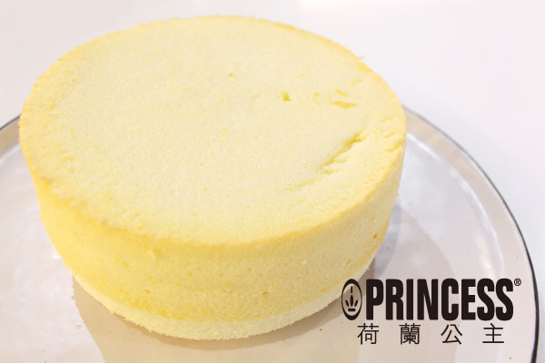 準備做裝飾的戚風蛋糕 準備做裝飾的戚風蛋糕