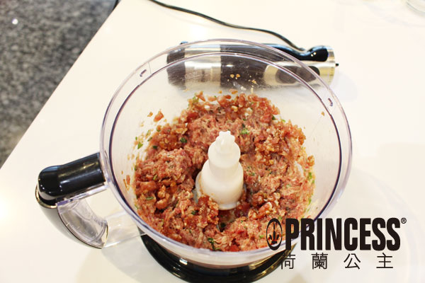 攪打完畢的肉泥