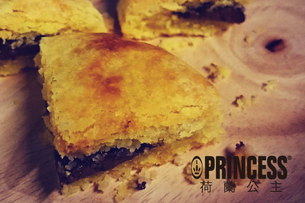 用剩餘的塔皮做成巧克力酥餅，香酥滋味仍是大受歡迎