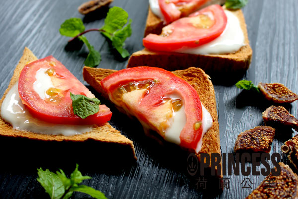 豆腐美乃滋三明治;擺盤參考: 豆腐美乃滋三明治;擺盤參考: