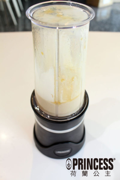 用荷蘭公主隨行果汁杯製作冰淇淋基底