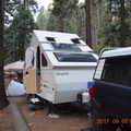 優勝美地國家公園谷地, 營地都很窄小, 但露營車運作很寛裕, 有個共同空間可以延伸. 