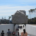 「懸浮巨石」