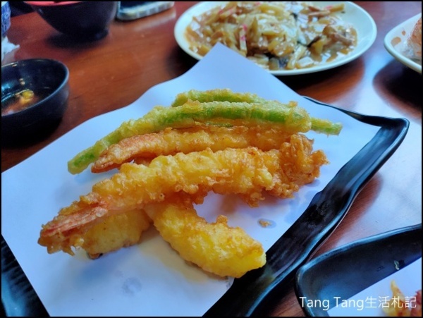 ◎台北◎三味食堂. 肥美巨大鮭魚握壽司. 酥脆軟嫩魚蝦天菜
