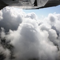 一千尺高度穿越於雲海中