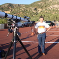 Robert 和他的望遠鏡-照相機
