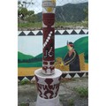 台東金崙 鹿頭路燈。
燈柱和基座雕飾著原住民圖案，我喜歡。