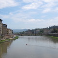穿越Florence市區的the Arno River